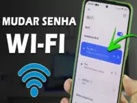 Celular acessando painel do roteador para mudar senha Wi-Fi
