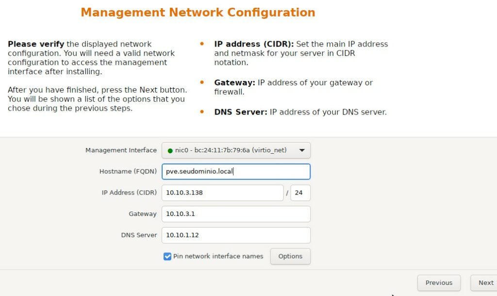 Tela de rede do instalador do Proxmox VE (hostname, IP, gateway, DNS)