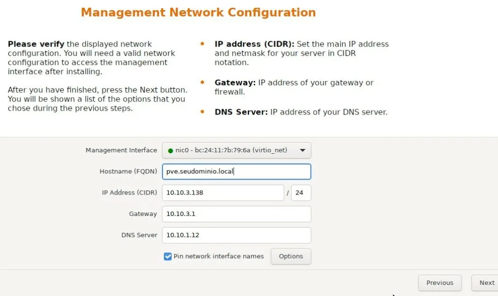 Tela de rede do instalador do Proxmox VE (hostname, IP, gateway, DNS)
